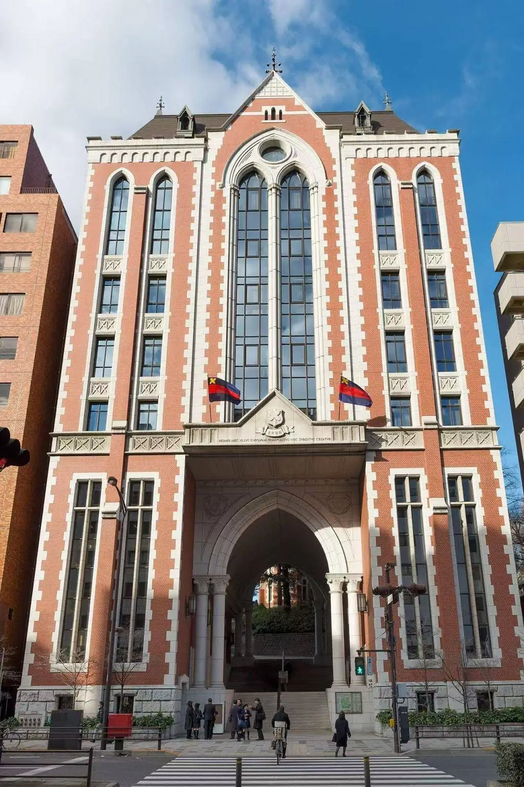 早稻田VS庆应：日本名门私立大学，谁更吸引中国留学生？  第2张