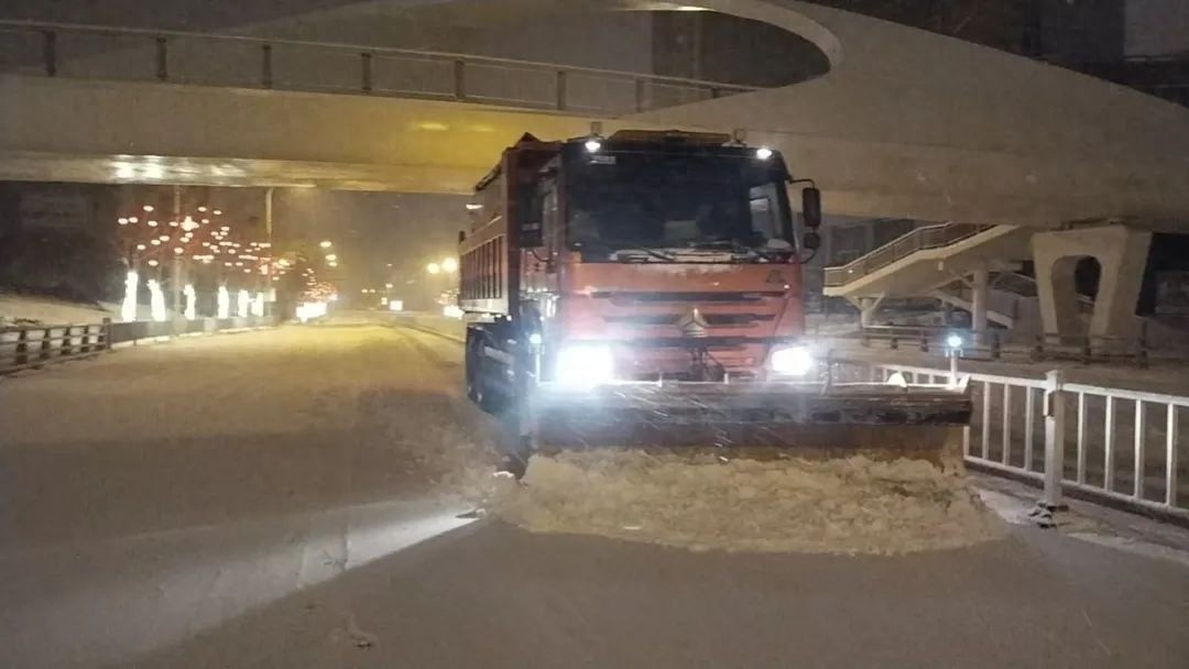 经开区清雪大军如何迎战连续降雪？凌晨2点就开始行动