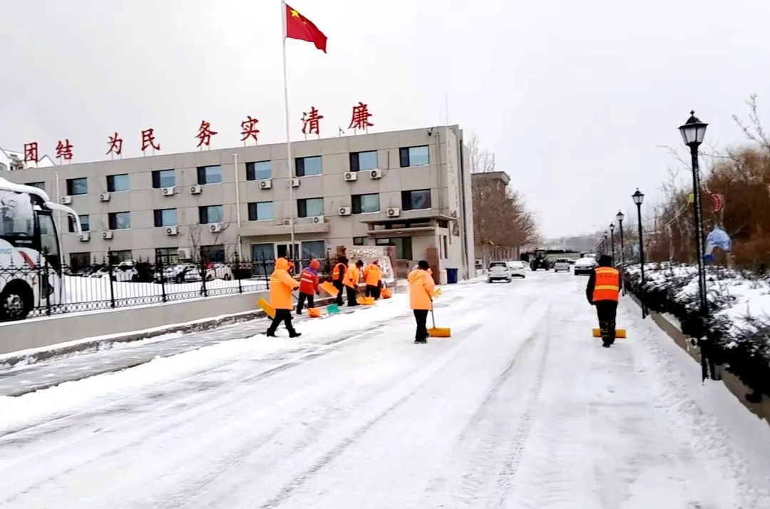 经开区清雪大军如何迎战连续降雪？凌晨2点就开始行动  第2张