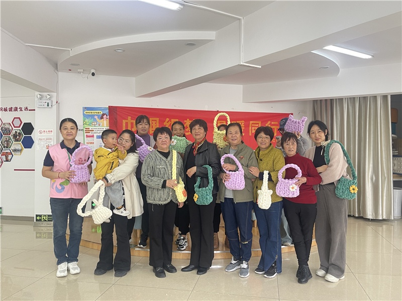巾帼织梦，温暖同行！冰岛线编织包制作活动如何让女性幸福感飙升？  第2张
