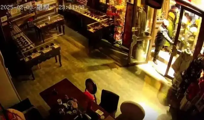 山西大同为何深夜撬锁开灯？揭秘背后工作方法失当的真相  第1张