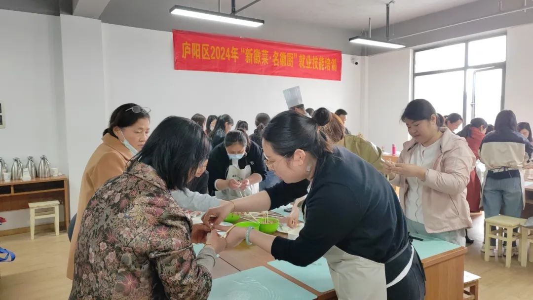 80后家庭主妇如何在家门口找到高薪工作？皖工徽匠技能培训揭秘  第2张