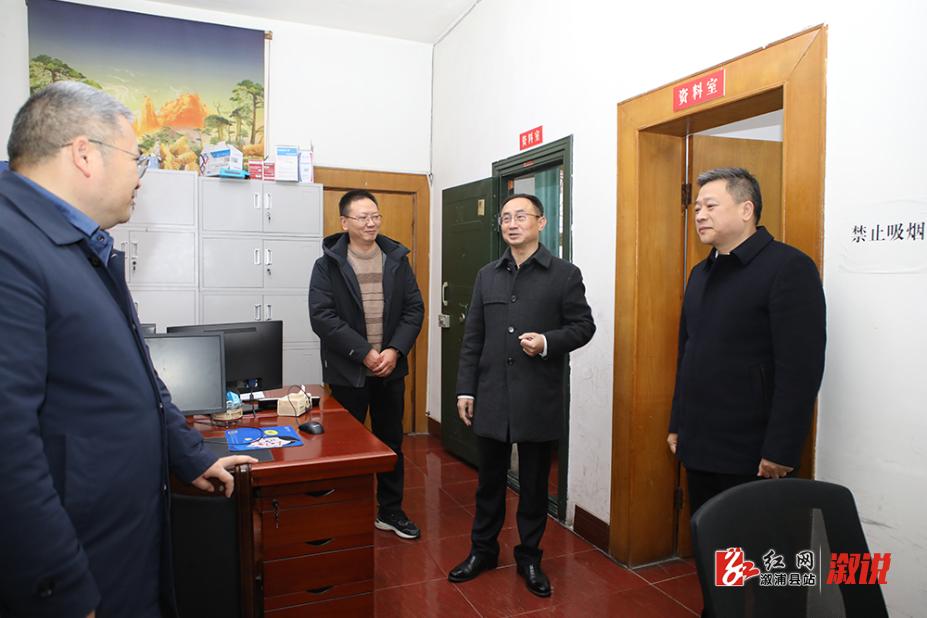新春上班第一天！县长慰问干部职工图啥？  第2张