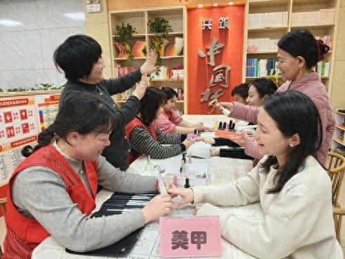 瑜伽与美甲双重享受，羊角山社区如何为女性居民送上专属节日惊喜？