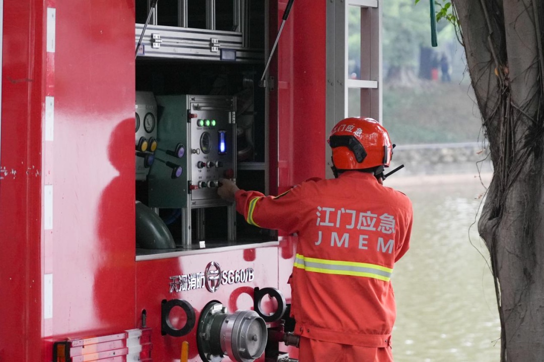 210名消防精英雨中激战，谁能在540米赛道、50米落差中脱颖而出？  第4张