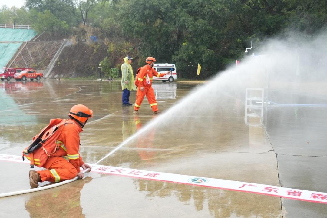 210名消防精英雨中激战，谁能在540米赛道、50米落差中脱颖而出？  第6张