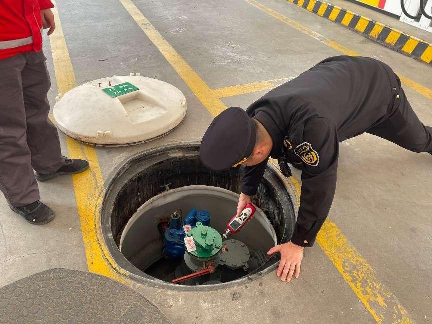 执法人员不仅查问题，还教方法！你知道加油站环保检查的细节吗？  第4张