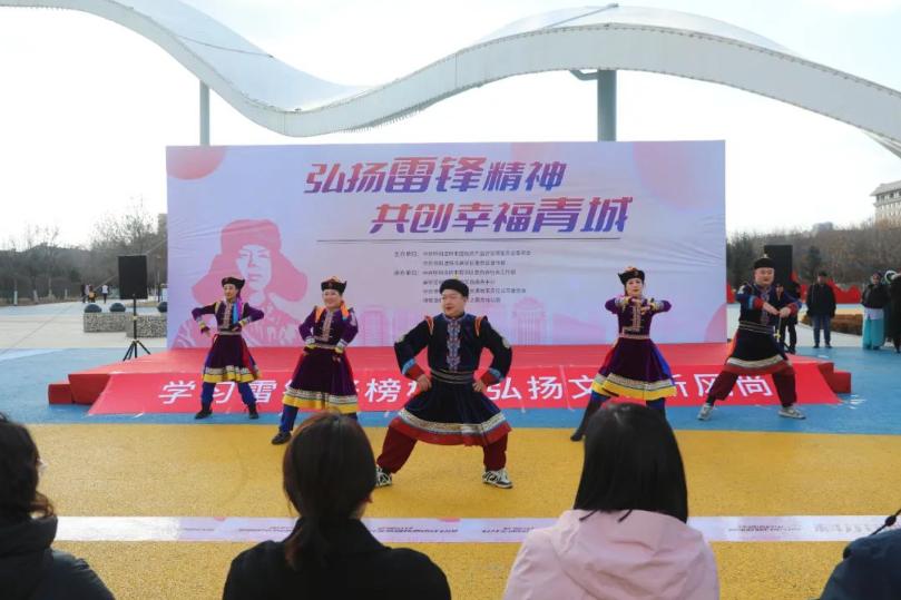 雷锋精神的时代光芒如何照亮我们的未来？  第2张