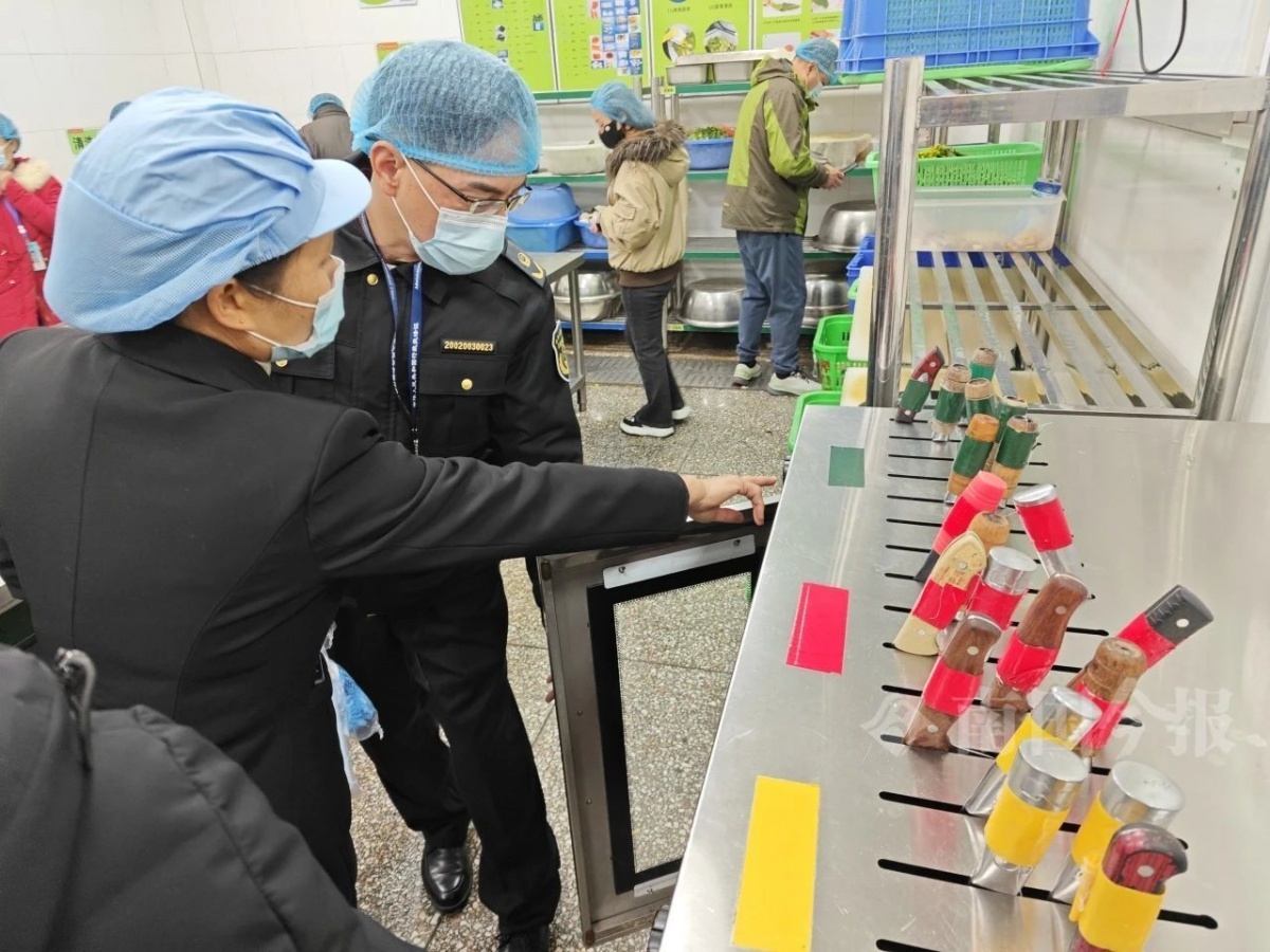 柳州开学第一天，学生餐桌安全谁来守护？  第2张