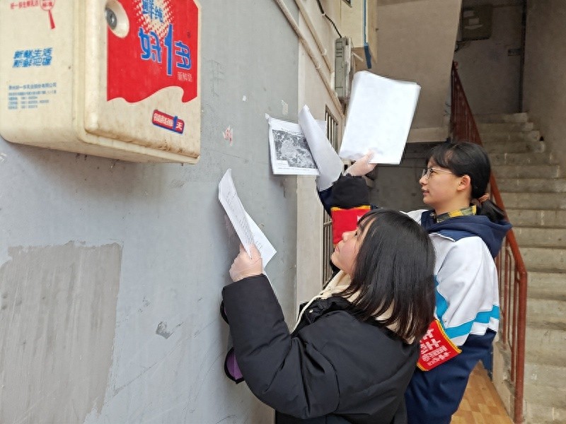 学雷锋日，青年志愿者如何用行动点亮城市文明之光？