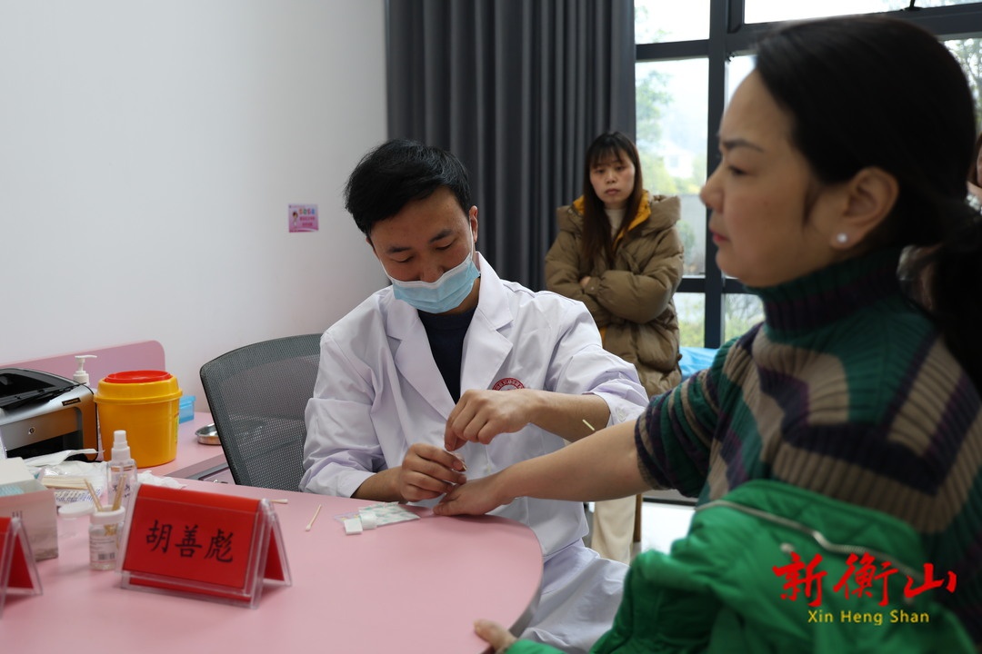 家门口的顶尖医疗！衡山县妇女节义诊为何如此火爆？  第3张
