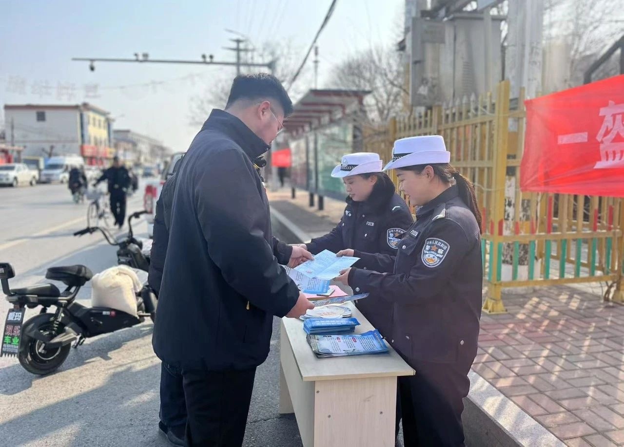 雷锋精神永不过时！阜城交警如何引领新时代交通安全新风尚？  第2张