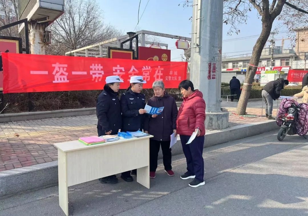 雷锋精神永不过时！阜城交警如何引领新时代交通安全新风尚？  第3张