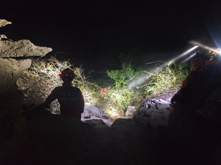 惊险10小时！香格里拉峡谷坠崖驴友如何奇迹生还？  第2张