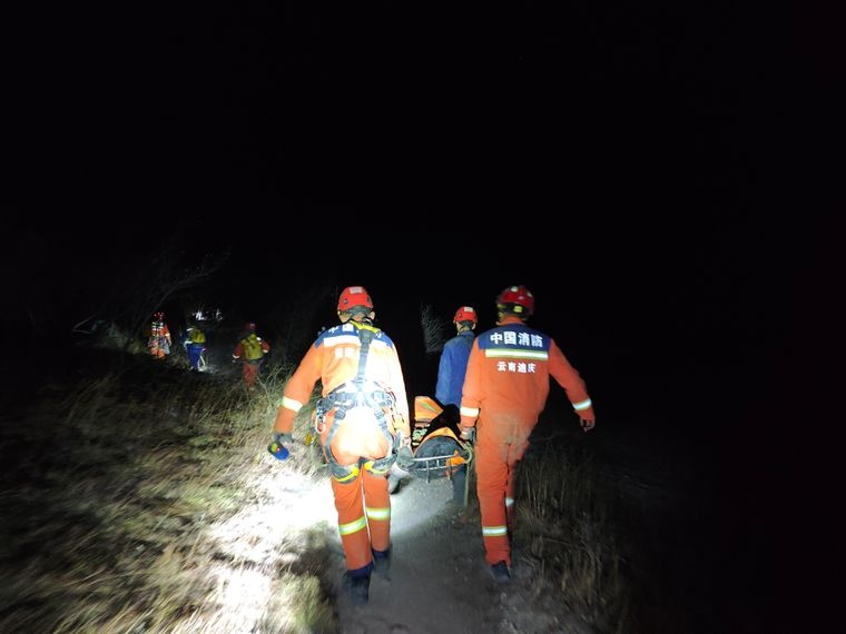 惊险10小时！香格里拉峡谷坠崖驴友如何奇迹生还？  第4张