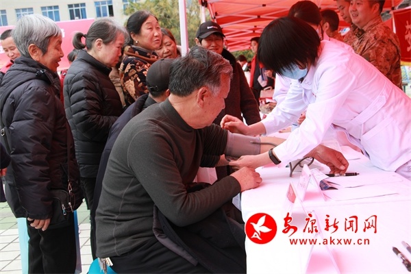 雷锋精神如何在新时代绽放璀璨光芒？安康市2025年学雷锋志愿服务月启动  第7张