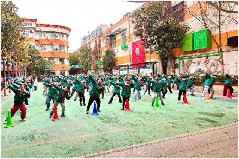 新城区学校大课间活动为何让张若楠如此期待？一起揭秘运动新风潮的魔力