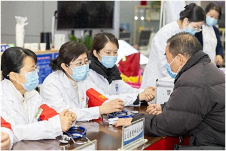 陕西省交通医院学雷锋义诊活动大揭秘！你的健康问题他们全包了？