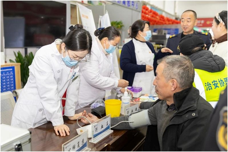陕西省交通医院学雷锋义诊活动大揭秘！你的健康问题他们全包了？  第2张