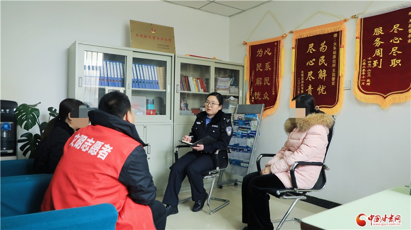 深夜来电，她如何用2小时挽救一个濒临崩溃的灵魂？揭秘社区民警王莉的十年坚守  第3张