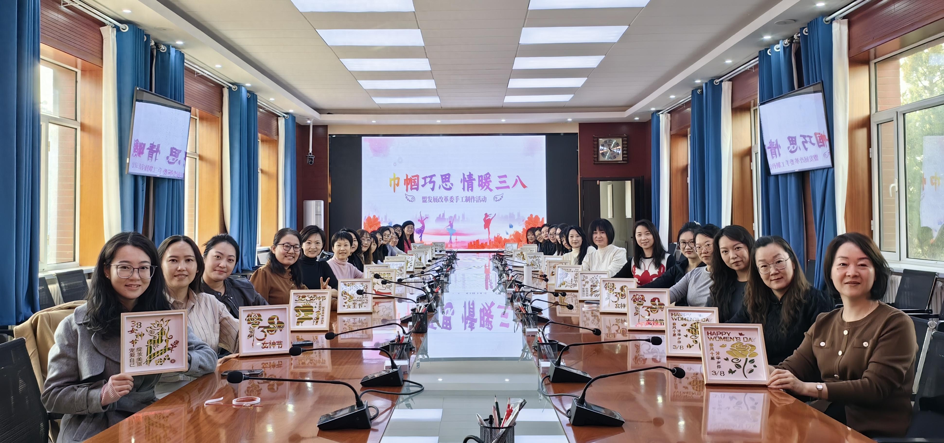 巾帼巧思，情暖三八！女干部职工如何用竹条编织出非遗艺术的传奇？