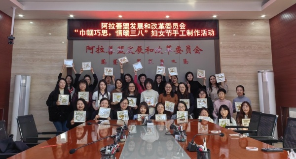 巾帼巧思，情暖三八！女干部职工如何用竹条编织出非遗艺术的传奇？  第3张