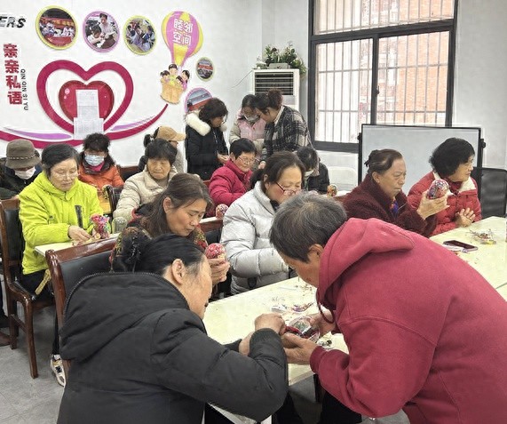 浦口区求雨山社区妇女节活动：巾帼如何绽芳华？情暖三月天的秘密揭晓