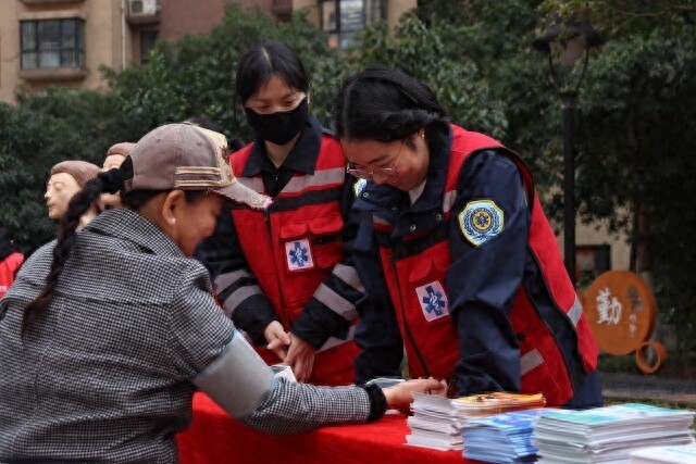 长沙120急救中心走进社区，您准备好成为家庭急救第一人了吗？