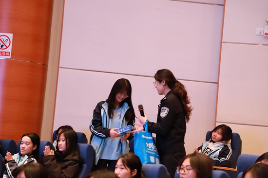 护苗女警团走进校园，如何用沉浸式普法守护青春？  第3张
