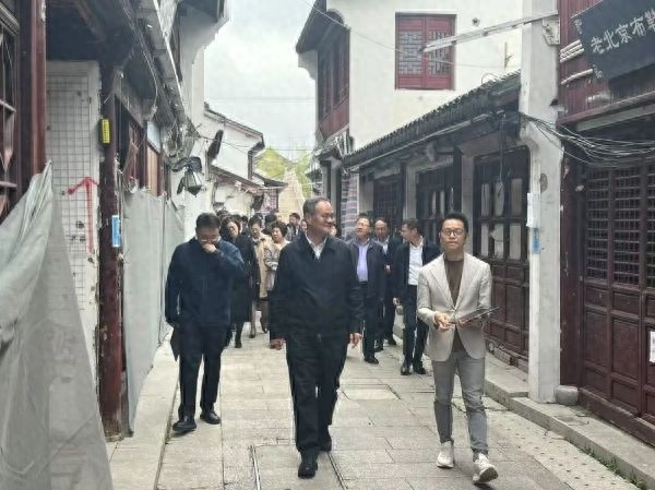 市住建委主任调研召稼楼改造项目！有何进展？