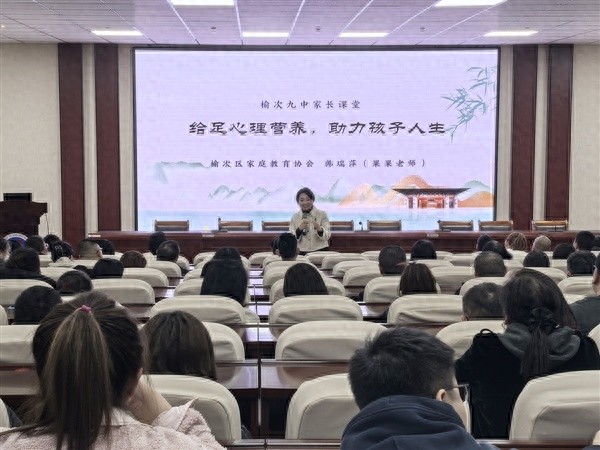 从建筑设计院到公益讲堂：婚姻危机中的她如何转变？
