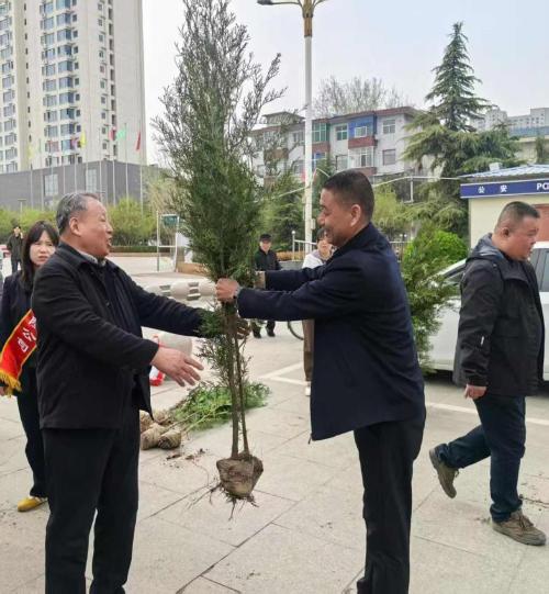 清明节前夕县林业局与民政局携手举办文明祭祀活动! 其中蕴含哪些深意?  第2张