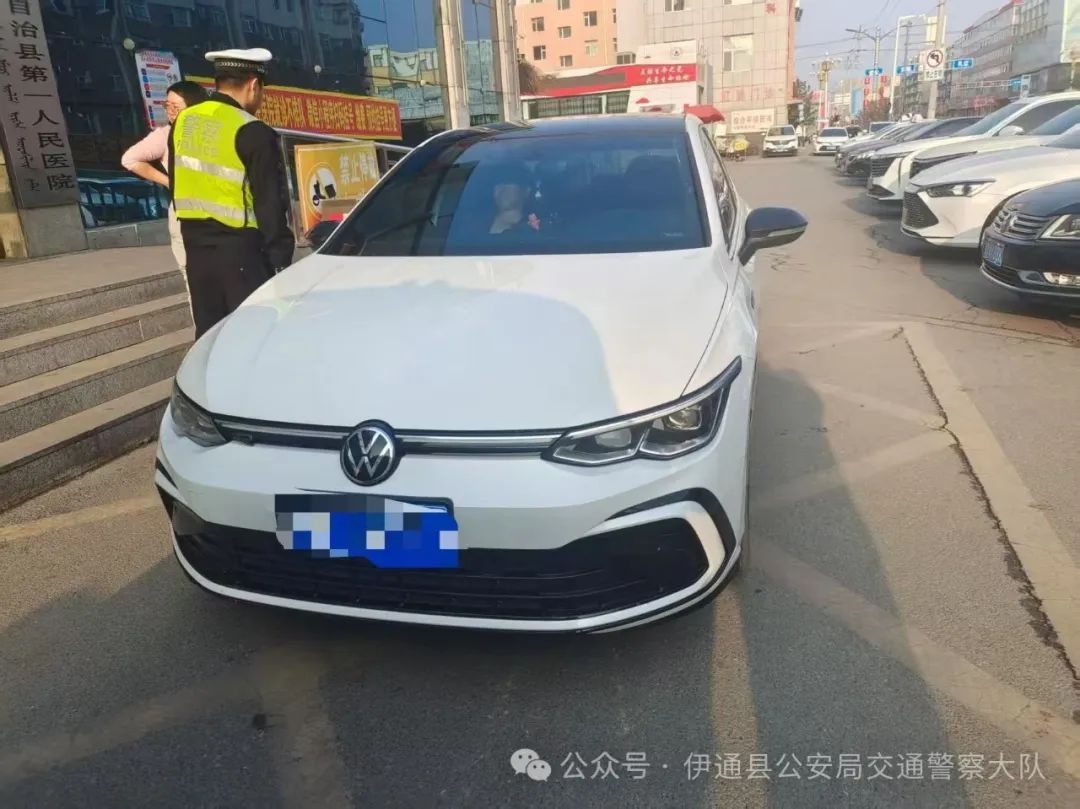 惊险！交警巡逻途中突遇排水沟呼救，他们如何化险为夷？  第3张