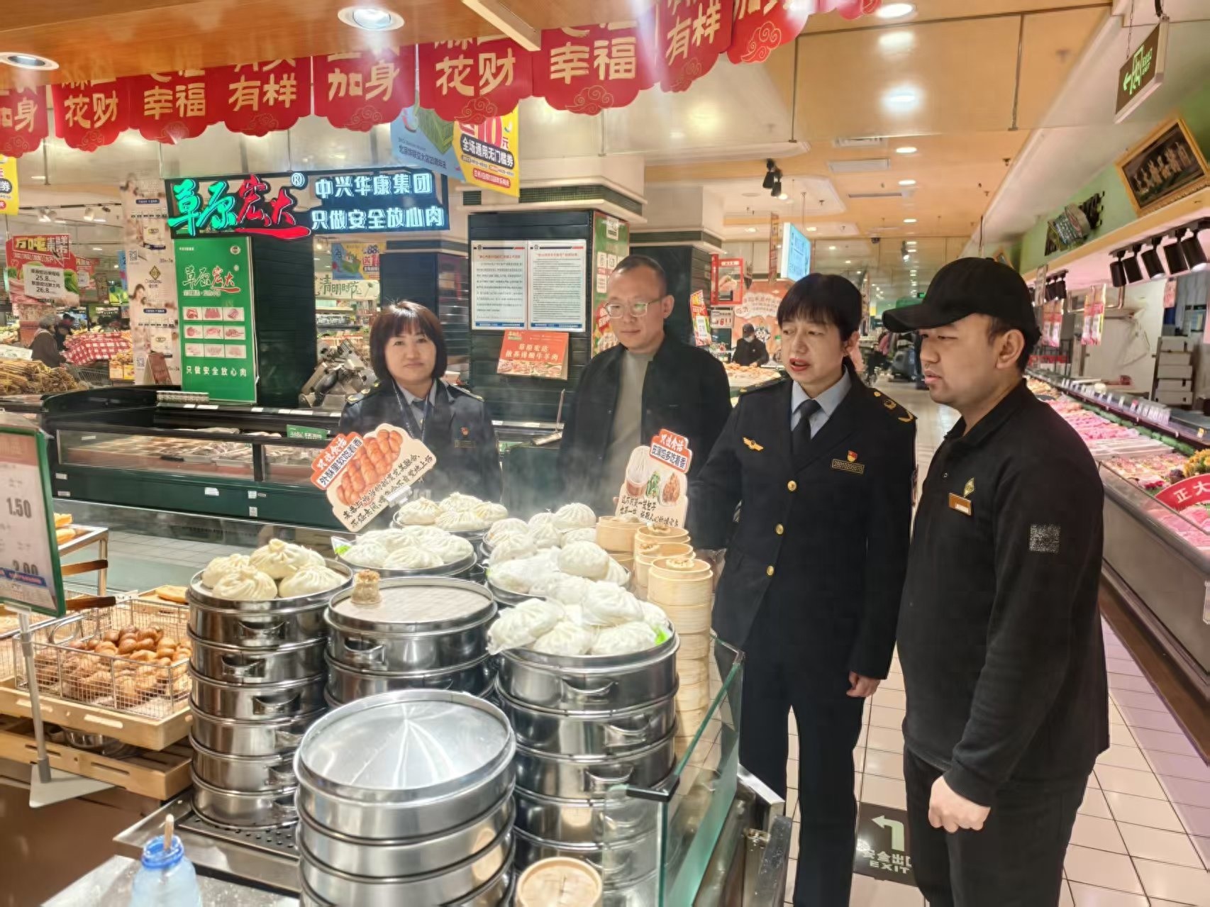西固区突查超市食品安全！你的餐桌安全真的得到保障了吗？