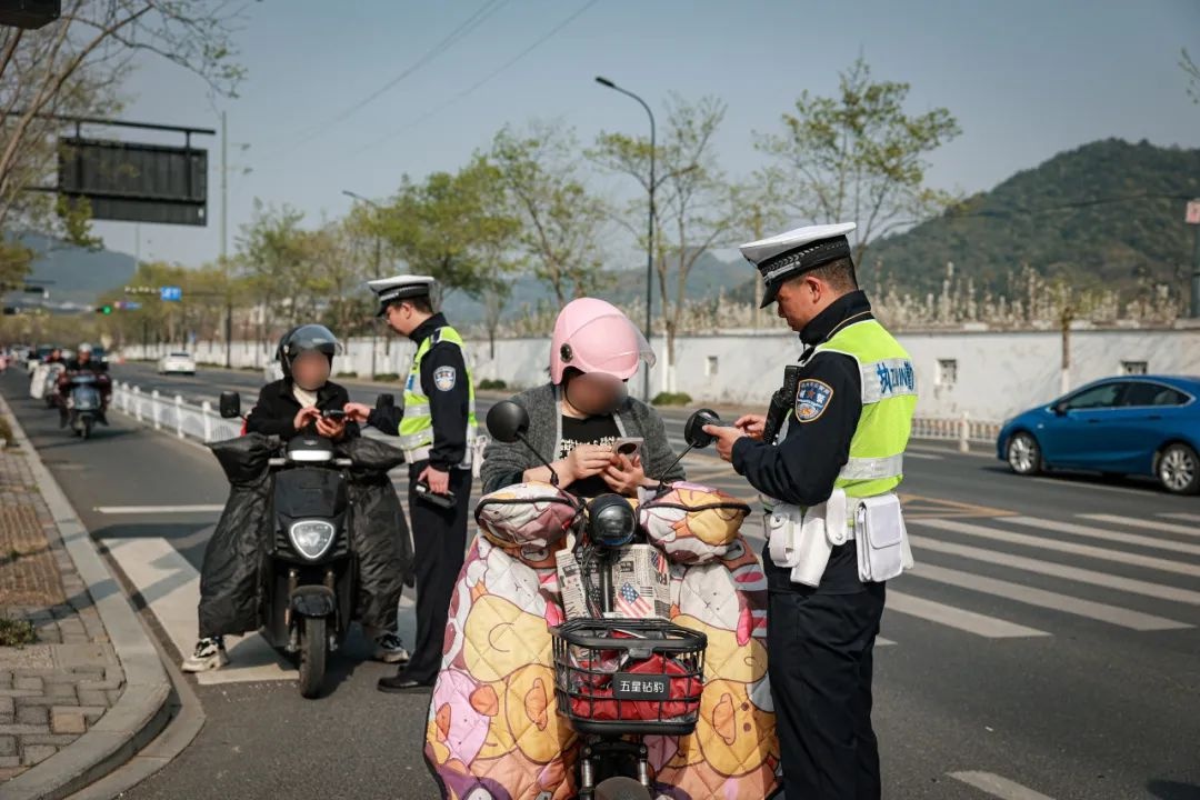 临安公安清明安保超给力！2460余人次投入背后都做了啥？!  第8张