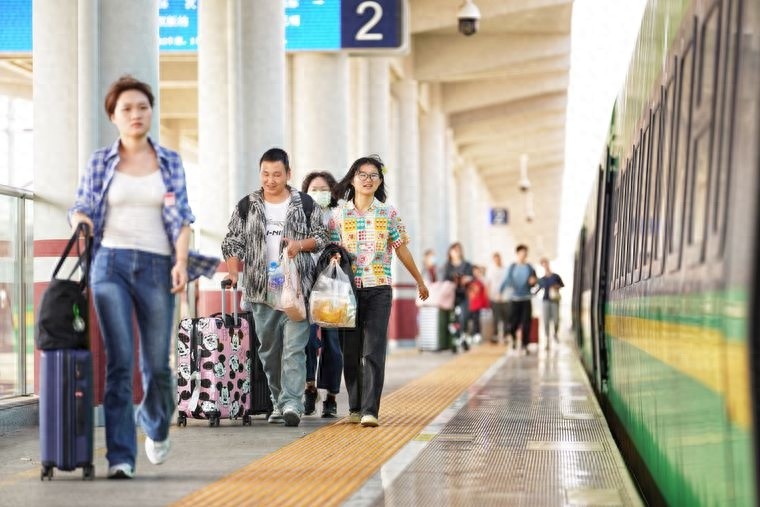 清明小长假国铁昆明局发送119.67万旅客!如何做到的?