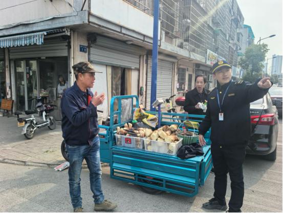小生意有了专属摊位不再东躲西跑!收入更稳定?  第2张