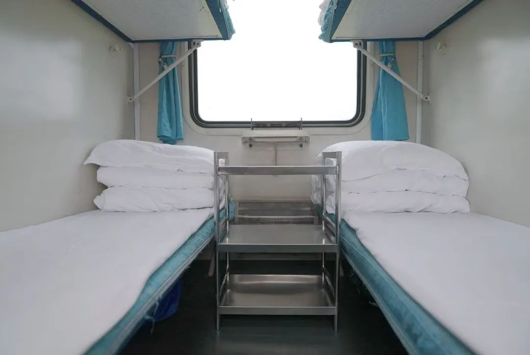 超贴心！738位银发旅客开启6880公里之旅，你知道都有啥保障吗？  第2张