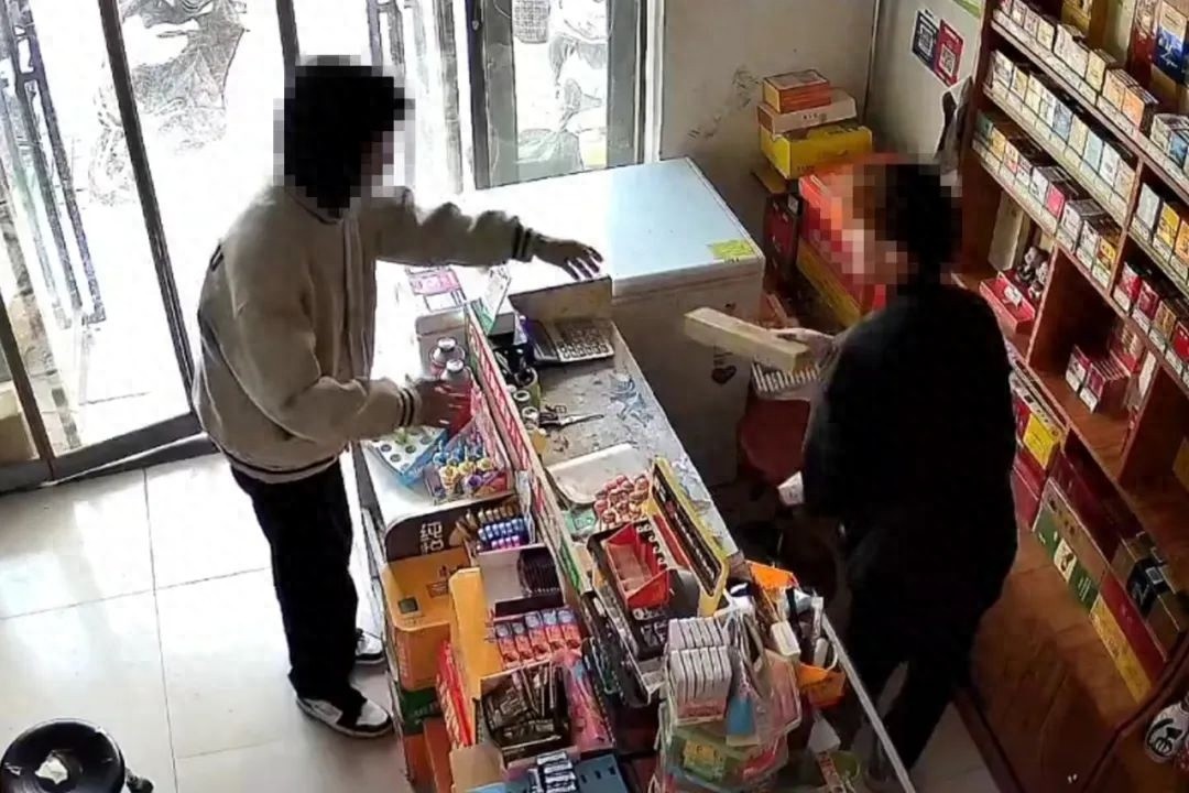 小偷光天化日顺走香烟，民警3小时火速破案！陵川公安太给力了