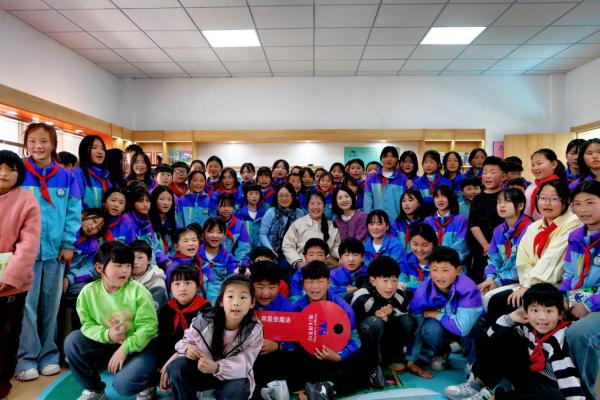 乡村小学迎来首座魔法图书馆！孩子们为何激动得热泪盈眶？  第4张