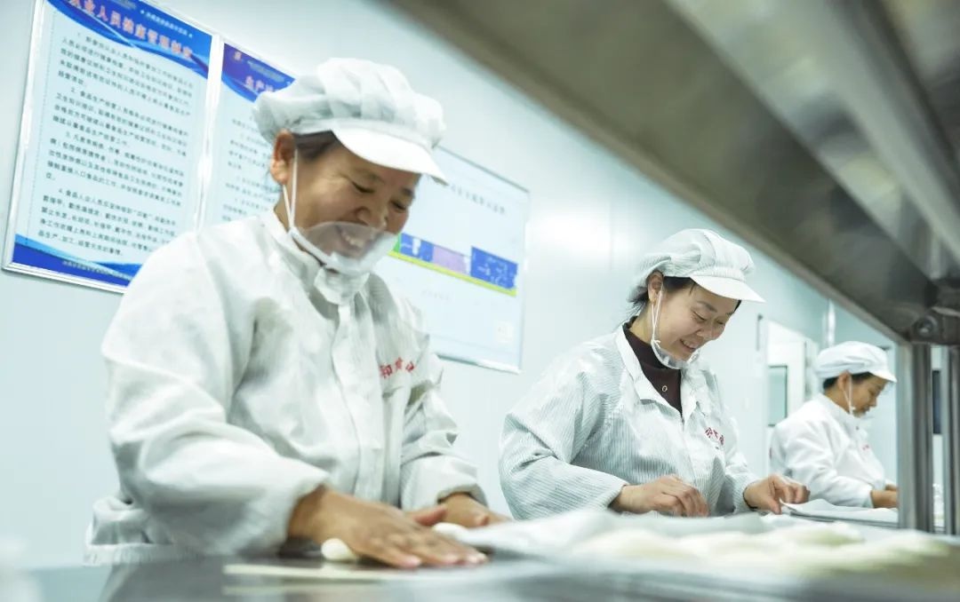 就业帮扶车间就在家门口! 在家乡致富还不香吗?  第2张