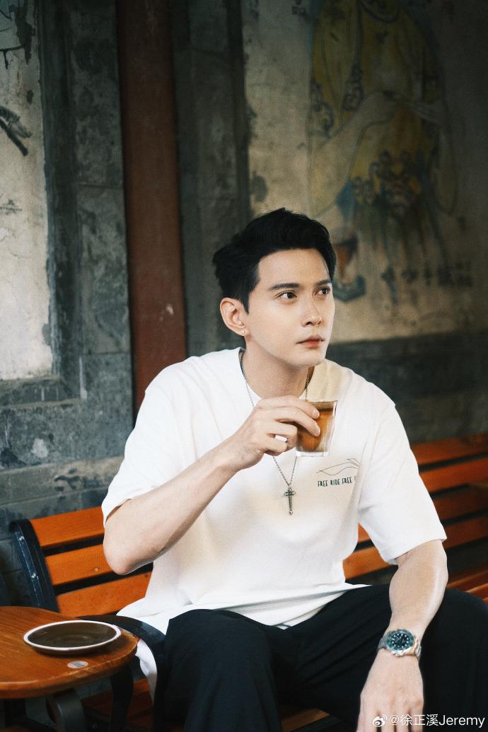 徐正溪复出!曾退圈照顾父亲,如今两大幸运引期待 第2张 徐正溪复出!曾退圈照顾父亲,如今两大幸运引期待 第2张