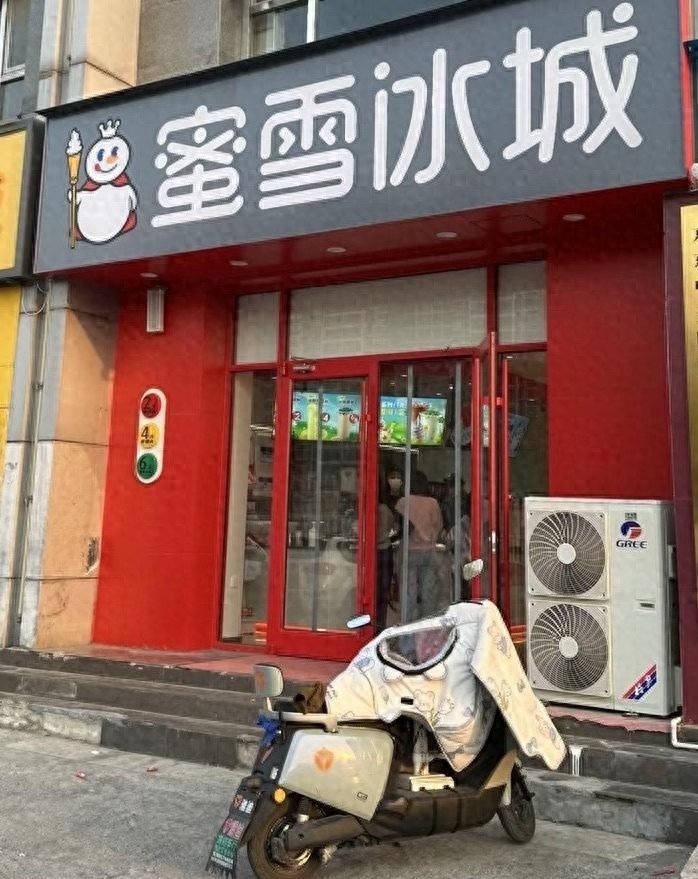 三河市城管要求红底门头牌匾换色?管理智慧何存!