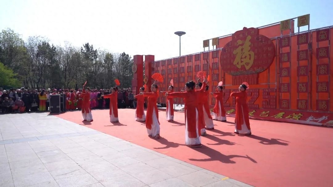 五一朔州崇福广场零门槛才艺秀成亮点？百姓舞台燃爆啦  第1张
