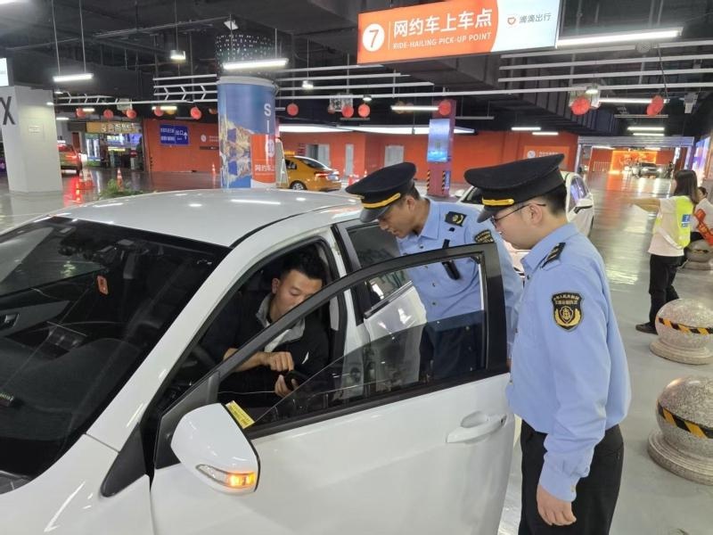 五一期间西安交通执法力度惊人！驱离车辆、查扣非法营运，你知道详情吗？  第2张
