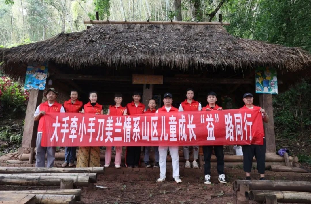 放弃城市繁华回乡搞公益教育？岩龙到底图啥  第5张