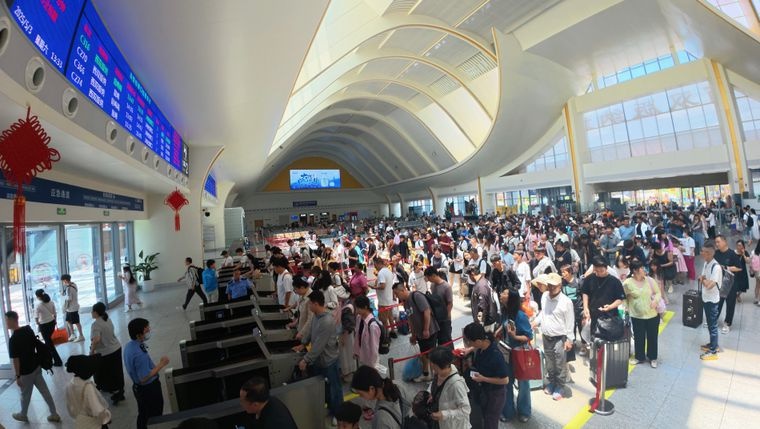 五一假期国铁昆明局旅客发送量猛增！多项指标创历史新高？  第2张