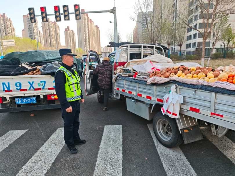 五一节赛罕区城管坚守岗位！整治占道经营，共享单车治理行动？  第3张
