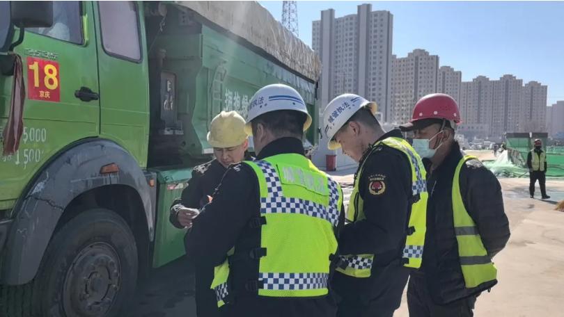 五一节赛罕区城管坚守岗位！整治占道经营，共享单车治理行动？  第5张