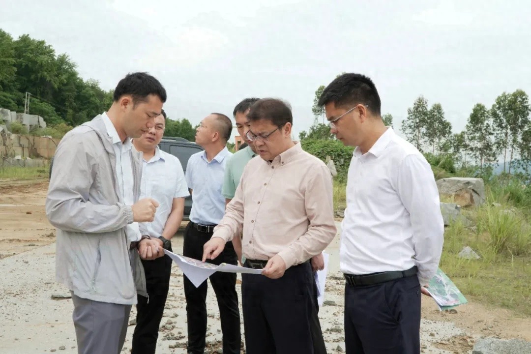 5月6日县长陈信东实地察看矿山工作，安全生产等问题咋解决？